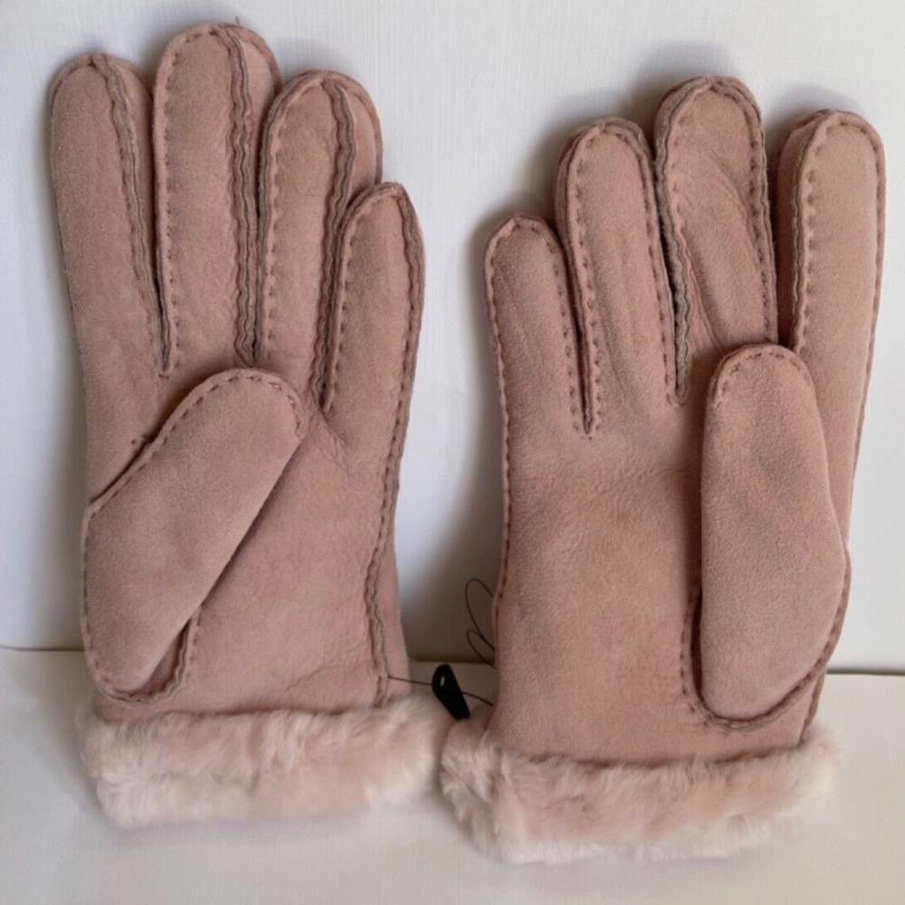 NWT!!UGG Women’s Shearling&Sheepskin Gloves In Pink Cloud